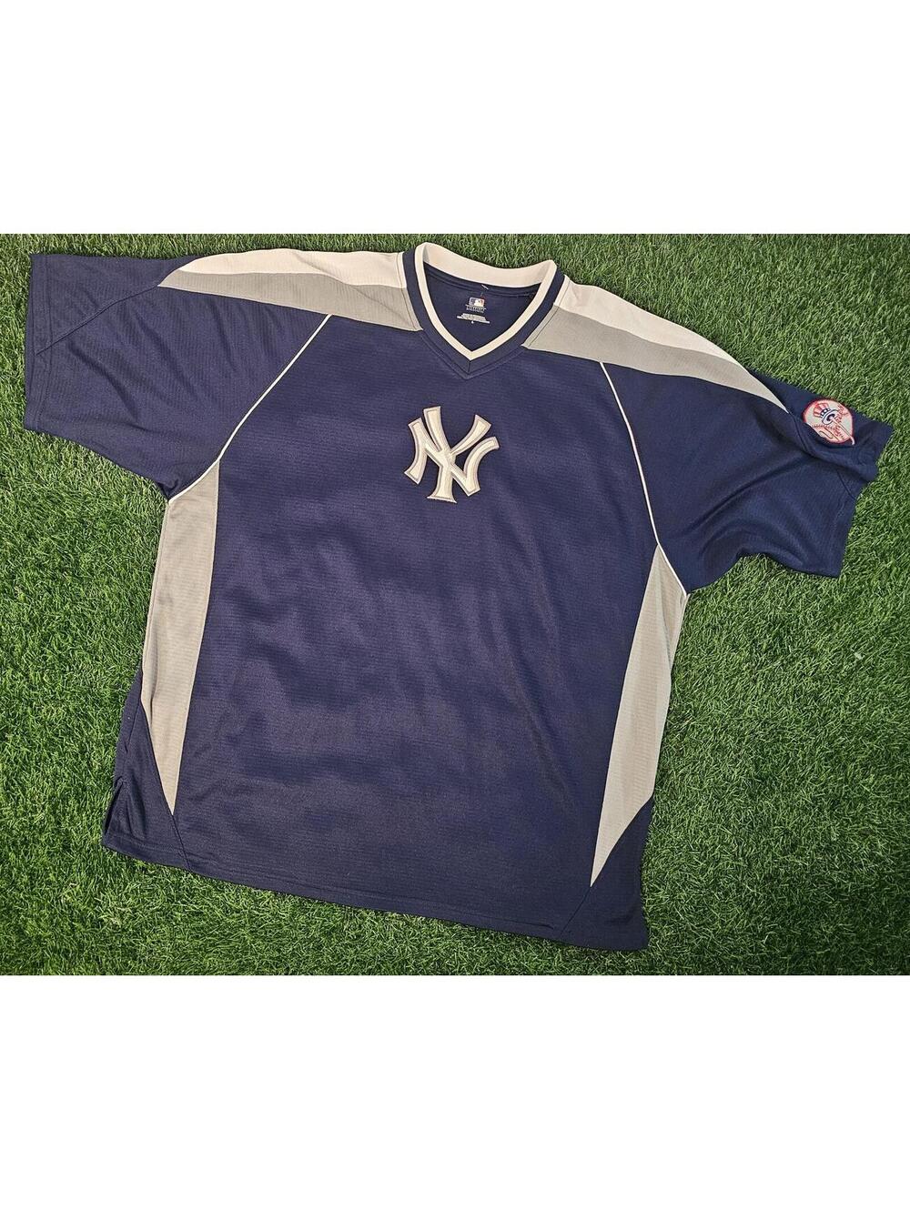New York Yankees Shirt Men's Large MLB Short Sleeve Logo Arm Patch Blue Gray